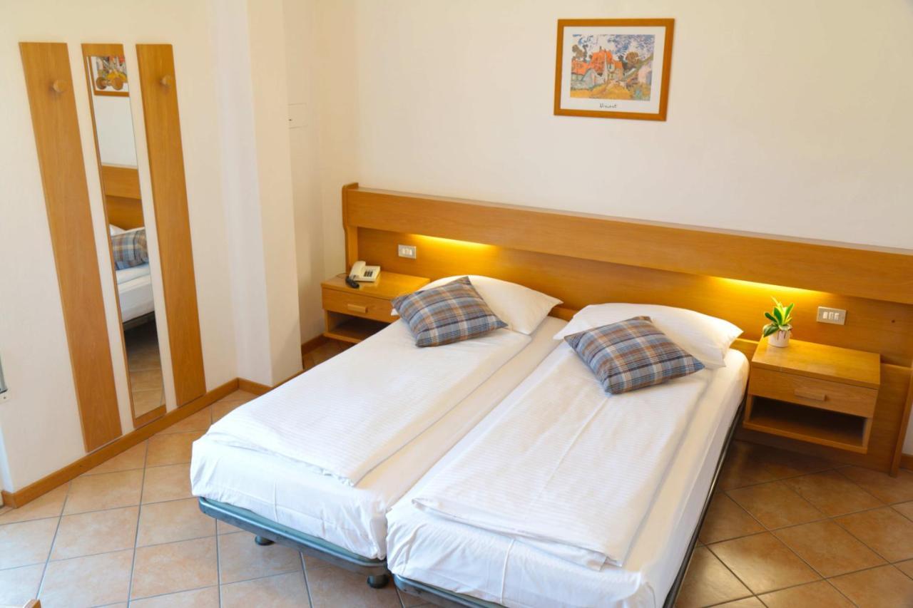 Hotel Villa Clara Торболе Экстерьер фото
