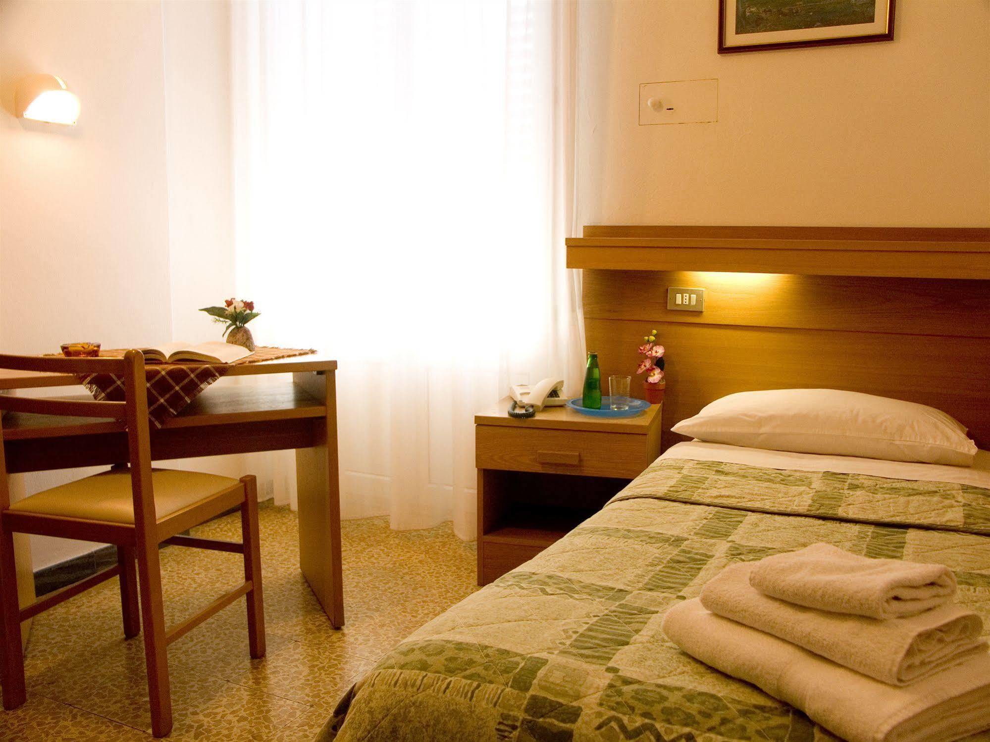 Hotel Villa Clara Торболе Экстерьер фото